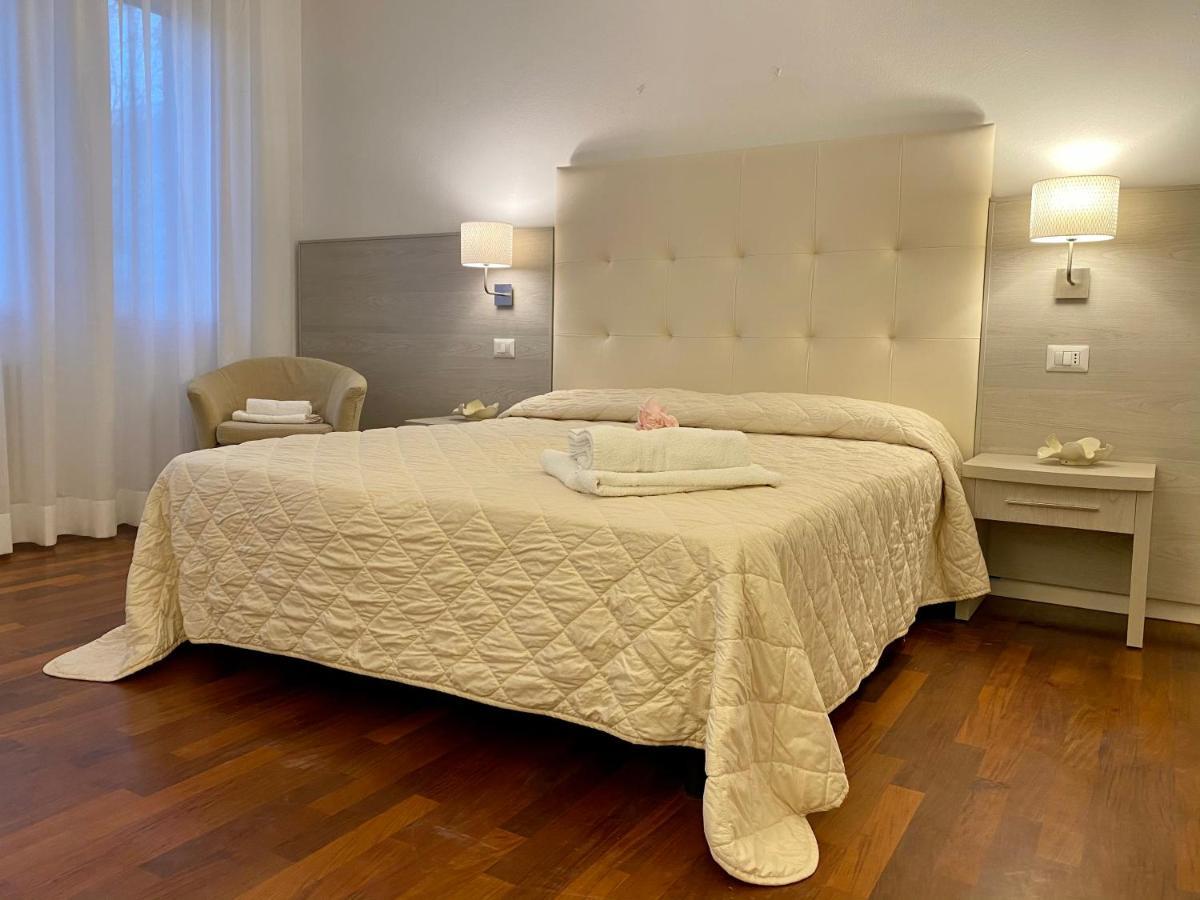 Villa Alda Suites & Rooms チェルヴィア エクステリア 写真